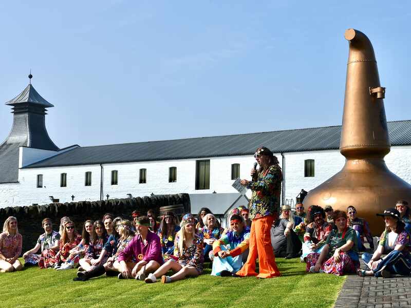 Ardbegday Feier vor der Ardbeg Destillerie