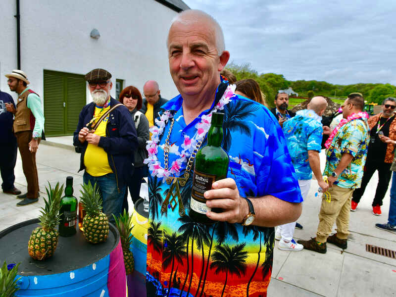 Mickey Heads mit Ardbeg Drum Flasche