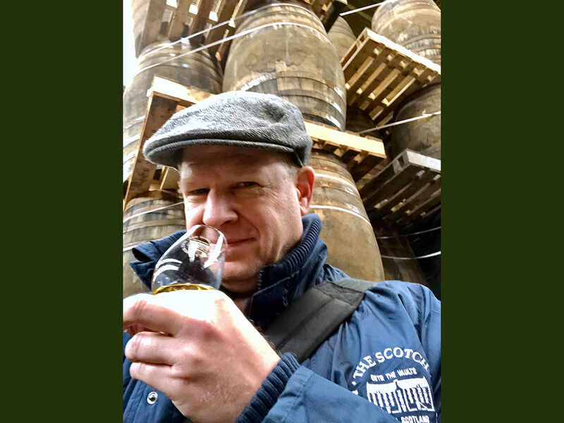 Gregor Haslinger im Warehouse von SMWS