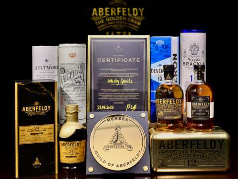 diversen Whiskyflaschen von Aberfeldy